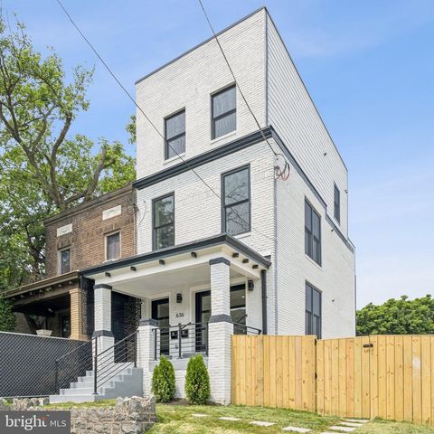 636 EDGEWOOD ST NE #B, Washington, DC 20017
