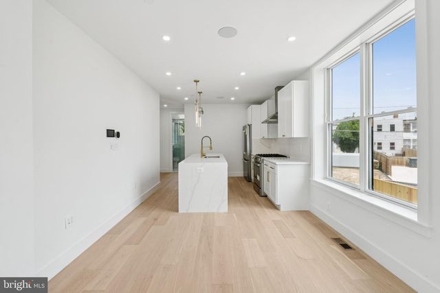 636 EDGEWOOD ST NE #B, Washington, DC 20017