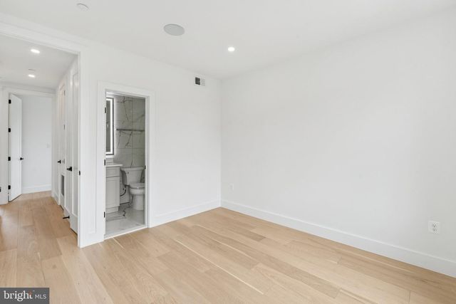 636 EDGEWOOD ST NE #B, Washington, DC 20017