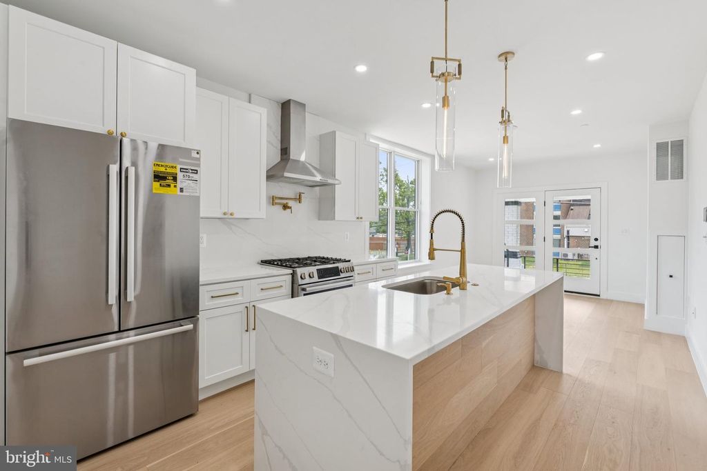 636 EDGEWOOD ST NE #B, Washington, DC 20017