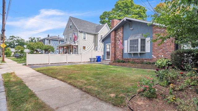 12 Clifford St, Boston, MA 02136