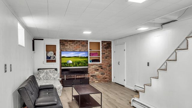 12 Clifford St, Boston, MA 02136