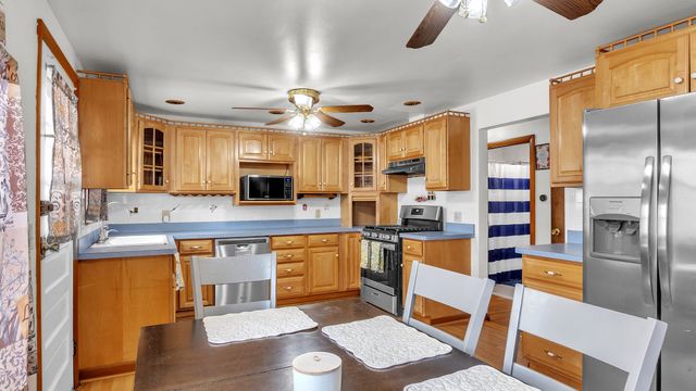12 Clifford St, Boston, MA 02136