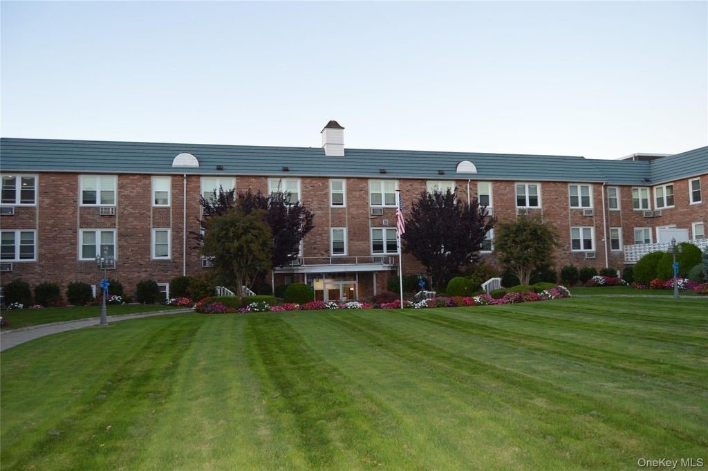 75 Noble Street 221, Lynbrook, NY 11563 — photo 2
