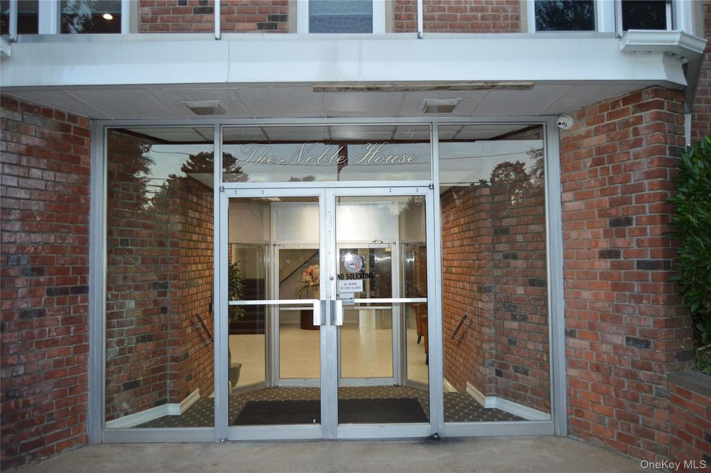 75 Noble Street 221, Lynbrook, NY 11563 — photo 3
