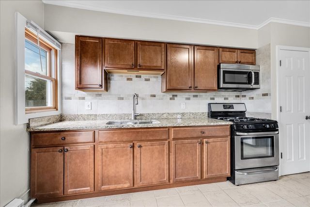 17 S 4th Avenue A, St. Charles, IL 60174