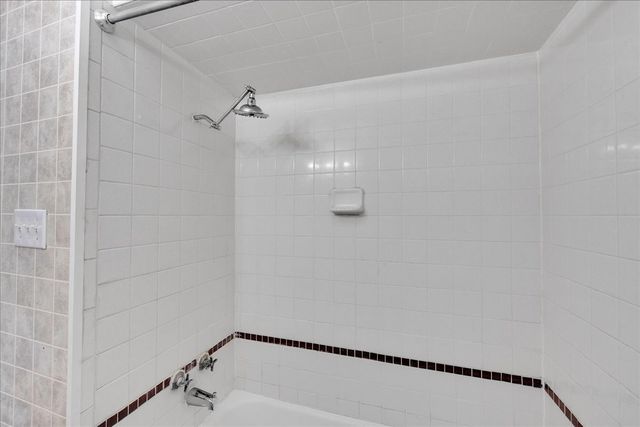 17 S 4th Avenue A, St. Charles, IL 60174
