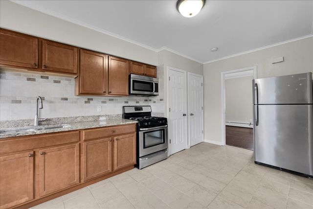17 S 4th Avenue A, St. Charles, IL 60174