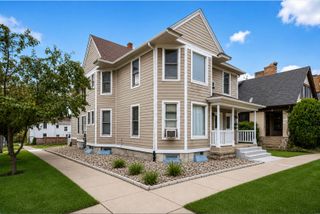 17 S 4th Avenue A, St. Charles, IL 60174
