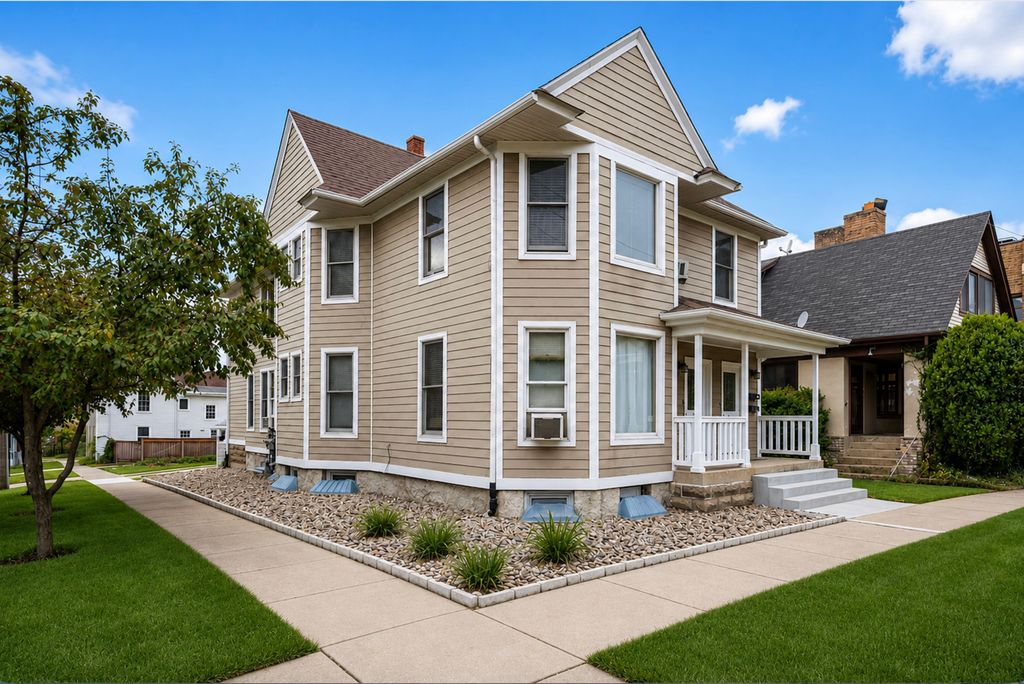 17 S 4th Avenue A, St. Charles, IL 60174