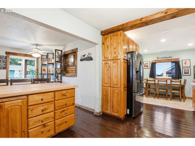 364 Ne 9TH Ave, Canby, OR 97013