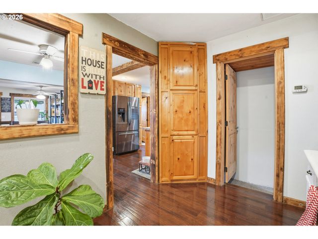 364 Ne 9TH Ave, Canby, OR 97013