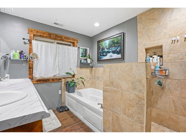 364 Ne 9TH Ave, Canby, OR 97013