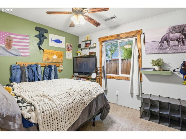 364 Ne 9TH Ave, Canby, OR 97013