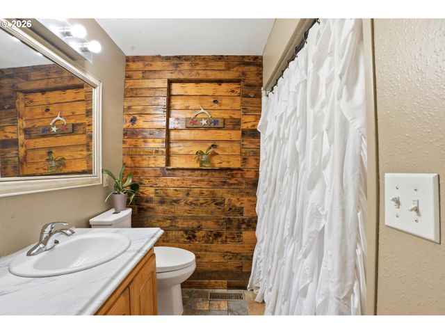 364 Ne 9TH Ave, Canby, OR 97013