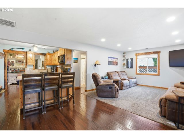 364 Ne 9TH Ave, Canby, OR 97013