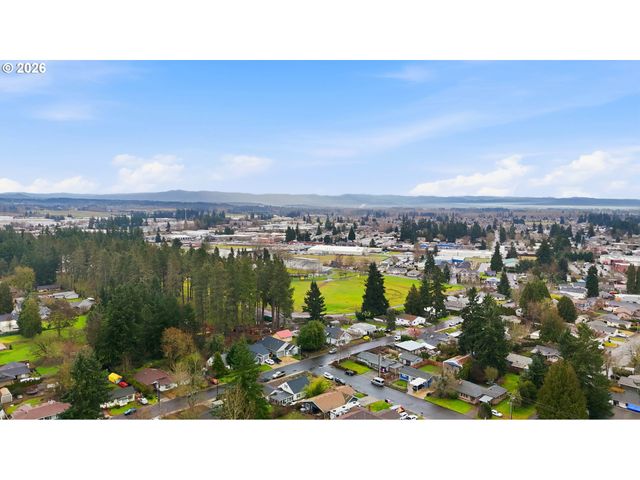 364 Ne 9TH Ave, Canby, OR 97013