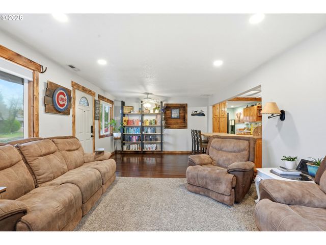 364 Ne 9TH Ave, Canby, OR 97013