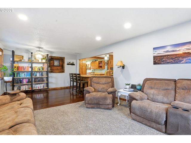 364 Ne 9TH Ave, Canby, OR 97013