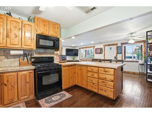 364 Ne 9TH Ave, Canby, OR 97013