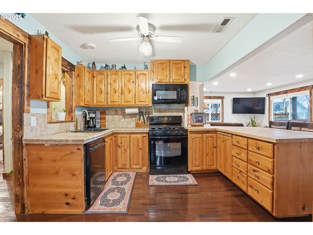 364 Ne 9TH Ave, Canby, OR 97013