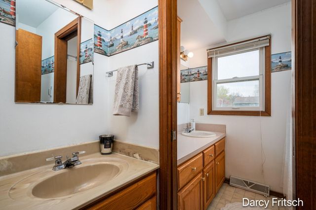 7117 Sunset Avenue, Jenison, MI 49428