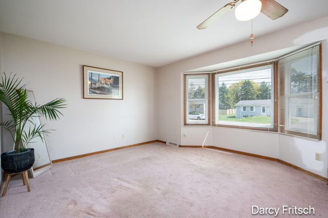7117 Sunset Avenue, Jenison, MI 49428