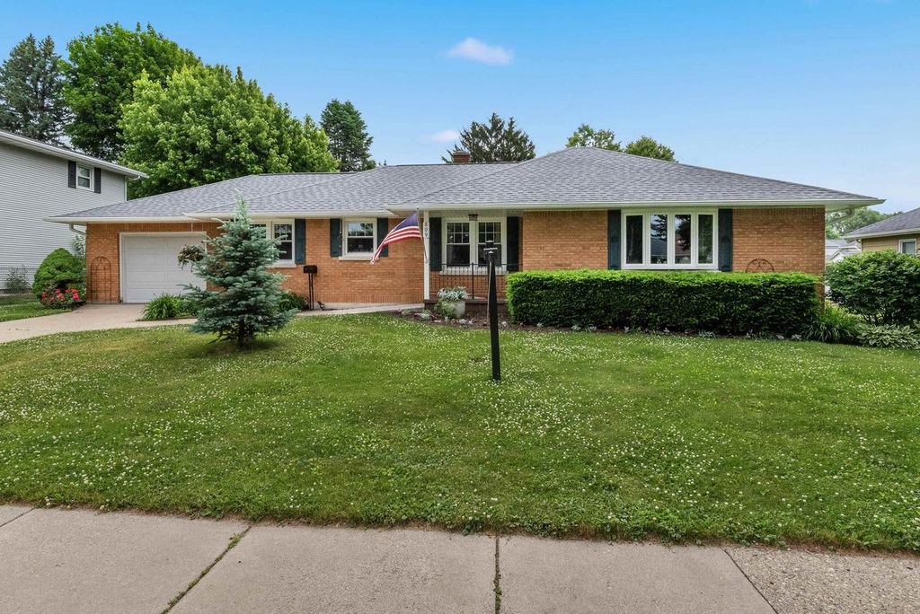 809 Grove Street, Beaver Dam, WI 53916