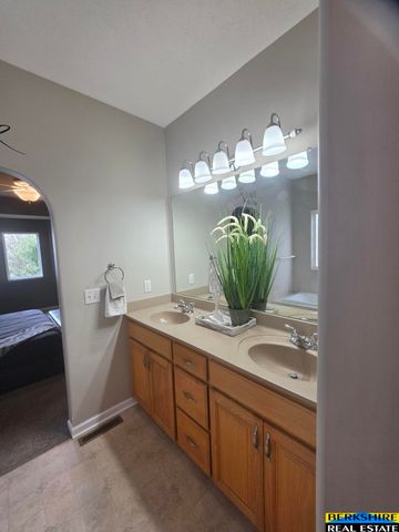 4276 N 176 Avenue, Omaha, NE 68116