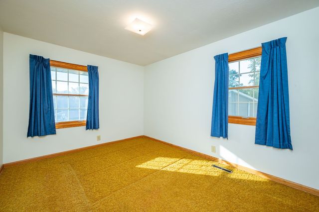 210 W 13th Street S, Newton, IA 50208