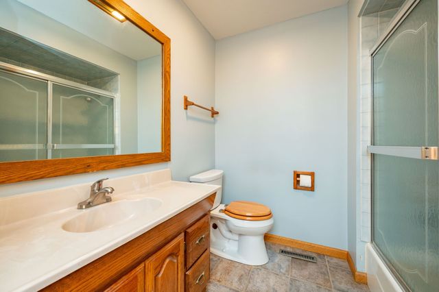 210 W 13th Street S, Newton, IA 50208