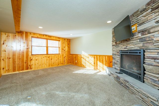 210 W 13th Street S, Newton, IA 50208