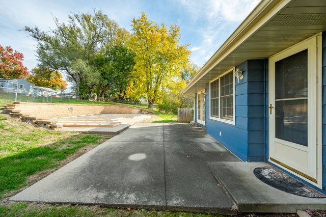 210 W 13th Street S, Newton, IA 50208