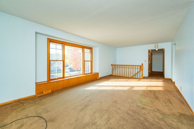 210 W 13th Street S, Newton, IA 50208