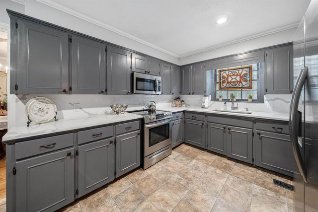 156 BASSHAM LN, Selmer, TN 38375