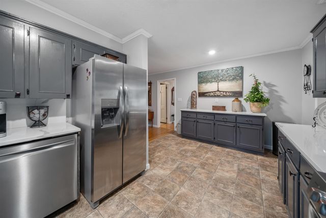156 BASSHAM LN, Selmer, TN 38375
