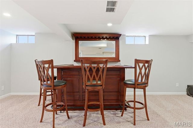 10643 Charrette Drive, St Louis, MO 63123