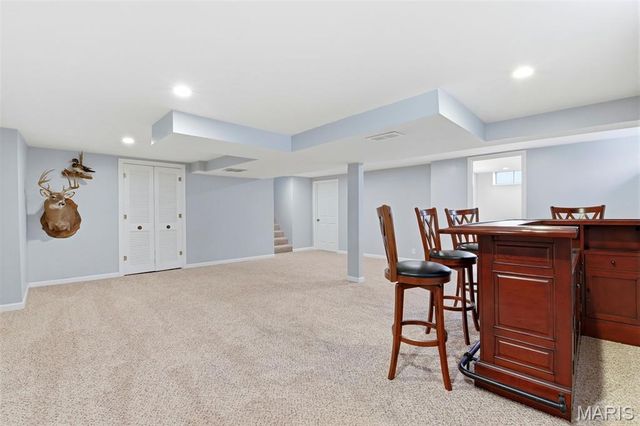 10643 Charrette Drive, St Louis, MO 63123