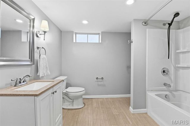 10643 Charrette Drive, St Louis, MO 63123