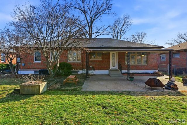 10643 Charrette Drive, St Louis, MO 63123