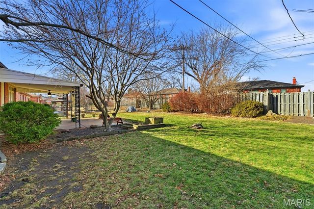 10643 Charrette Drive, St Louis, MO 63123