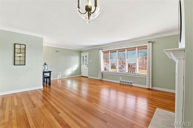 10643 Charrette Drive, St Louis, MO 63123