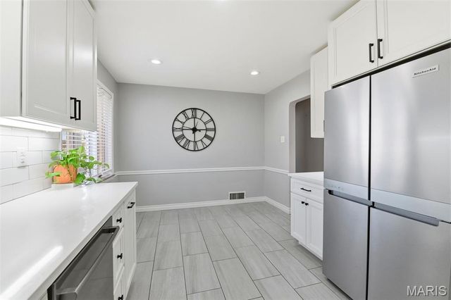 10643 Charrette Drive, St Louis, MO 63123