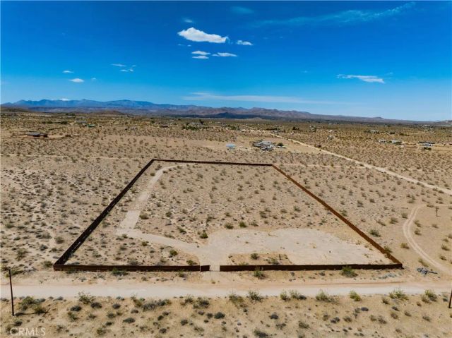 424 Ducor, Landers, CA 92285