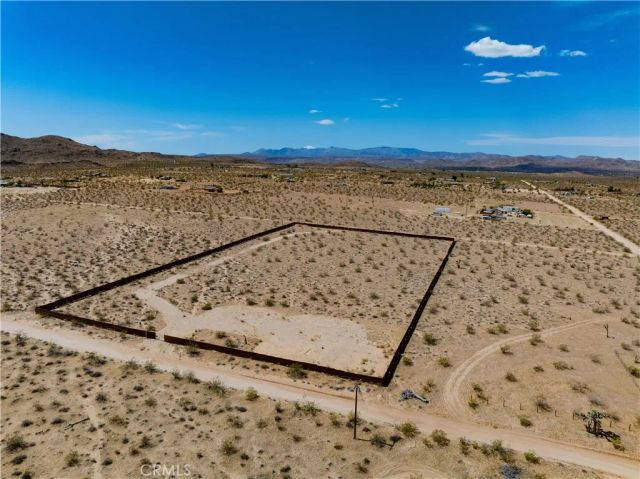 424 Ducor, Landers, CA 92285