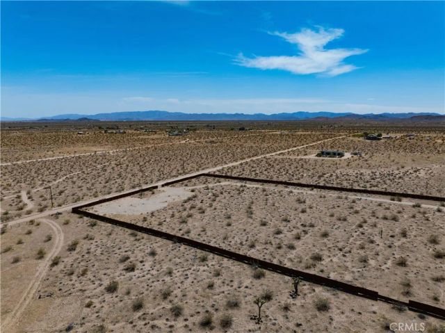 424 Ducor, Landers, CA 92285