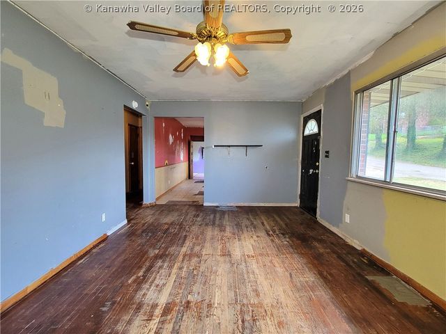 113 Park Drive, Elkview, WV 25071