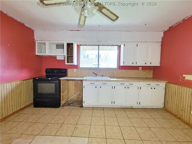 113 Park Drive, Elkview, WV 25071