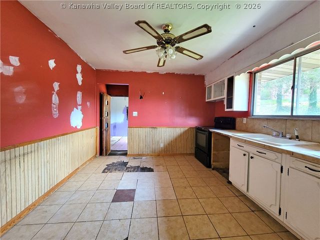 113 Park Drive, Elkview, WV 25071