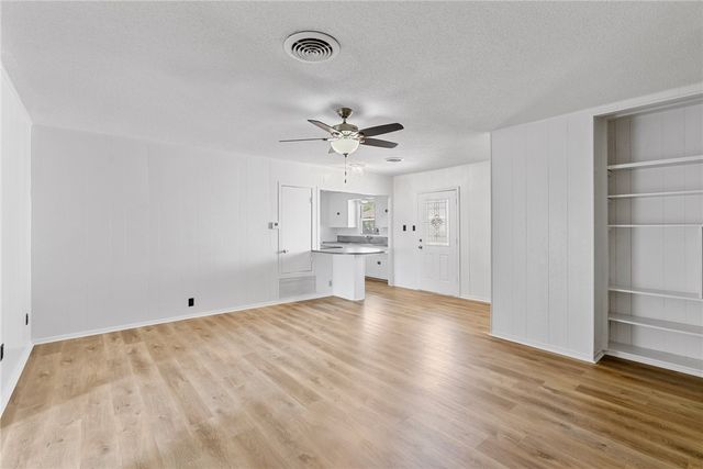 530 Oakdale Dr, Corpus Christi, TX 78418